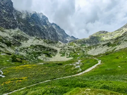 Nad Kvetnicovým plesom prechod na POľský hrebeň