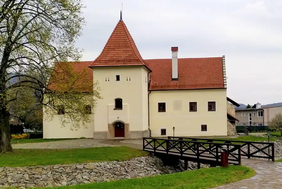 Vodný hrad v Šimonovanoch