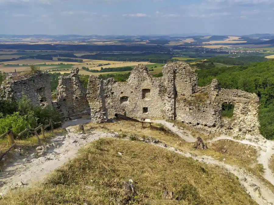 Malé Karpaty HradOstrý Kameň a Korlátko