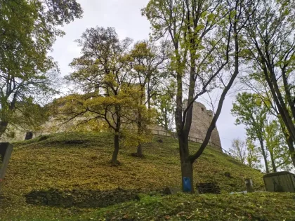 Cestičkou k Považskému hradu