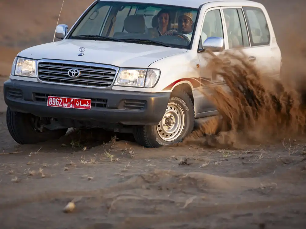 Land Cruiser na Ománskej púšti